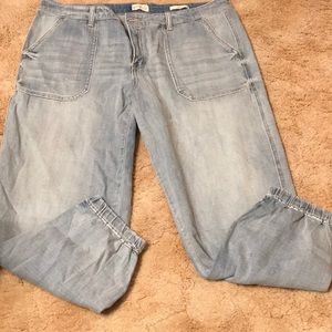 Ladies Wonderly Jogger Pants with elastic around the ankle. Size 14